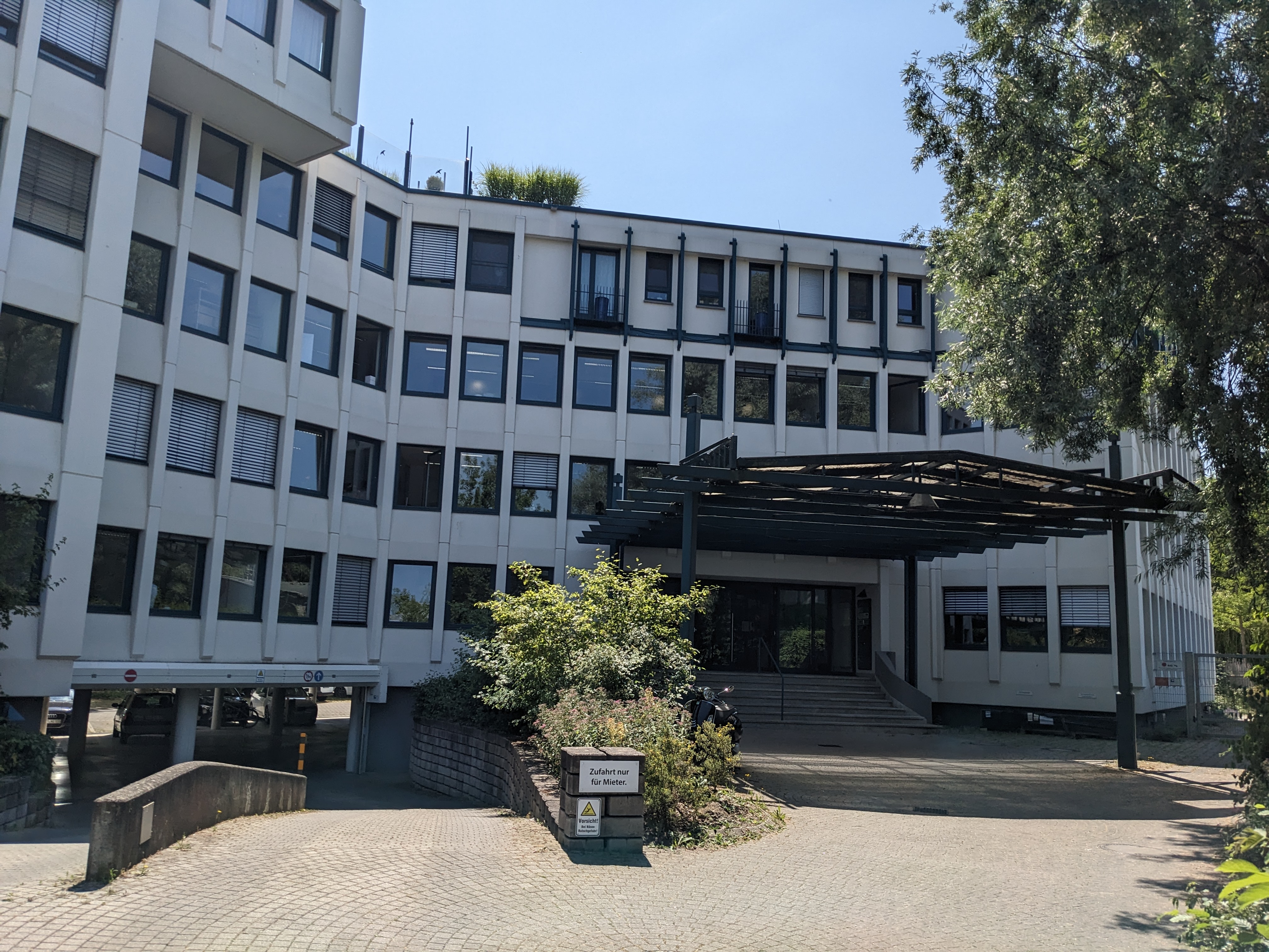 Das Staatliche Schulamt bei Sonnenschein